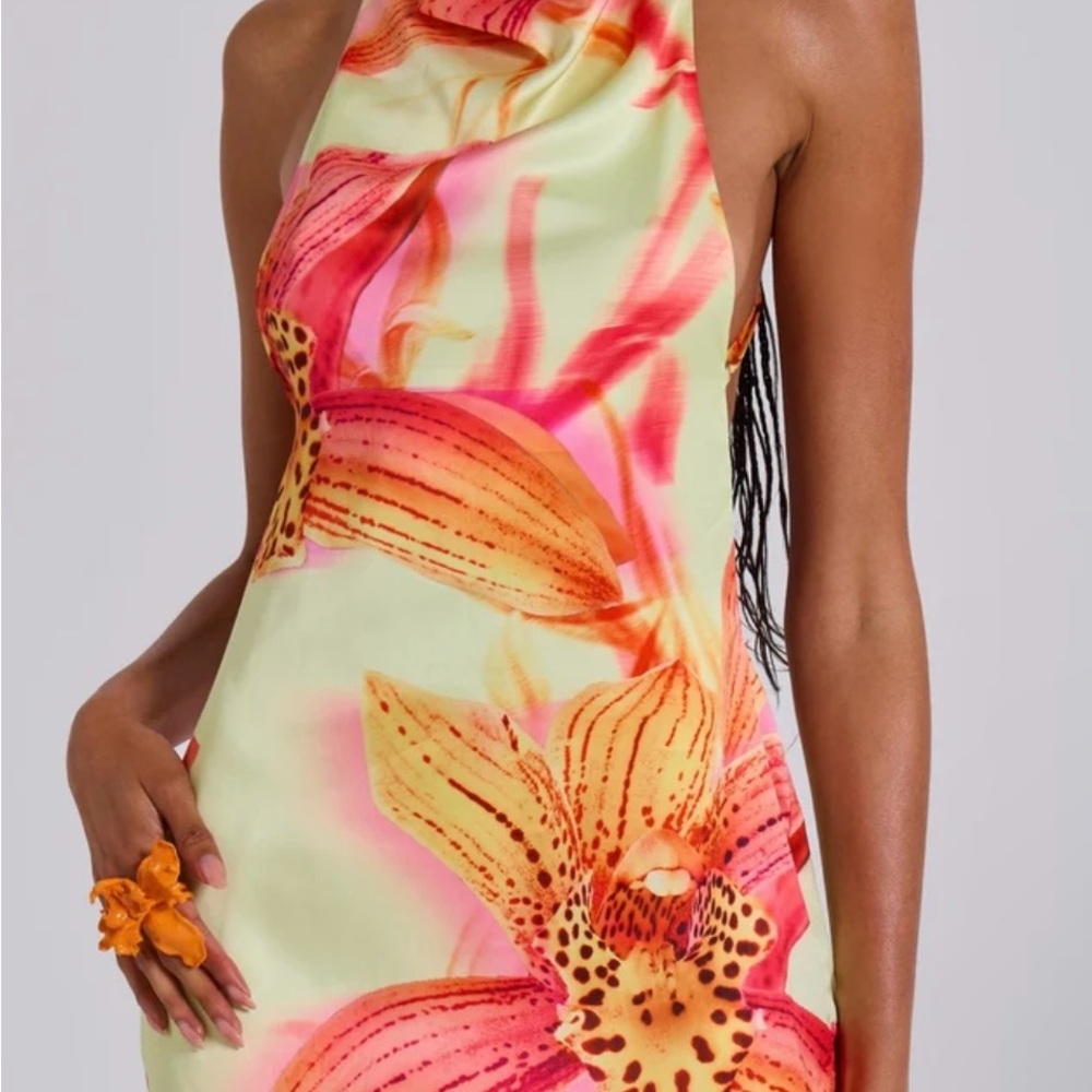 Lucia Backless Mini Dress With Flower Detail - Picture 2 of 4